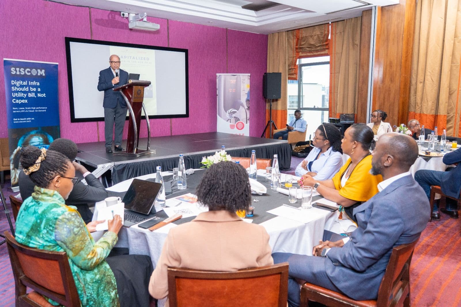 Delegates engaged in a Siscom session